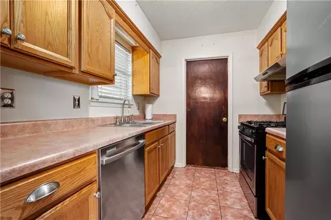 Kitchen - 1020 Middle Ring Rd, Mobile, AL 36608 photo 4 of 4