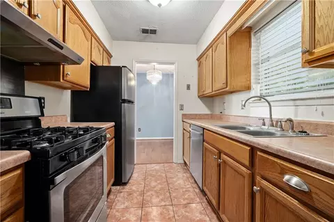 Kitchen - 1020 Middle Ring Rd, Mobile, AL 36608 photo 1 of 4