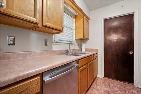 Kitchen - 1020 Middle Ring Rd, Mobile, AL 36608 photo 2 of 4