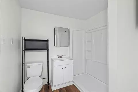 Bath - 2405 Gill Rd, Mobile, AL 36605 photo 1 of 1