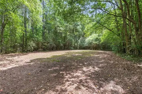 Exterior - 2405 Gill Rd, Mobile, AL 36605 photo 3 of 4