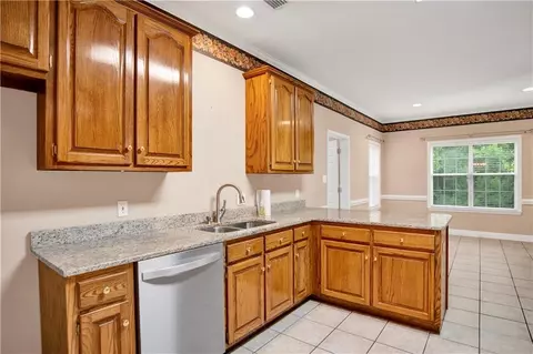 Kitchen - 6770 Deanna Ct, Mobile, AL 36695 photo 6 of 6