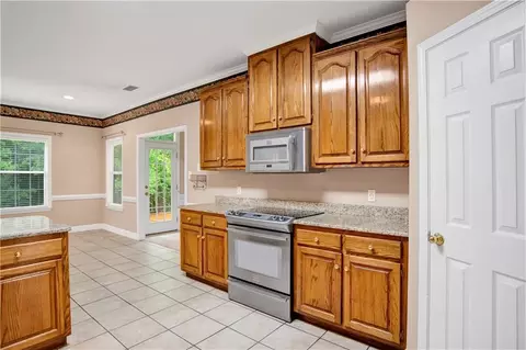 Kitchen - 6770 Deanna Ct, Mobile, AL 36695 photo 4 of 6