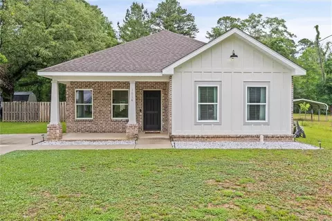 1014 Martha Alleyn Dr, Saraland, AL 36571