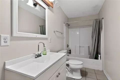 Bath - 4401 Wilmer Dr, Mobile, AL 36619 photo 3 of 3
