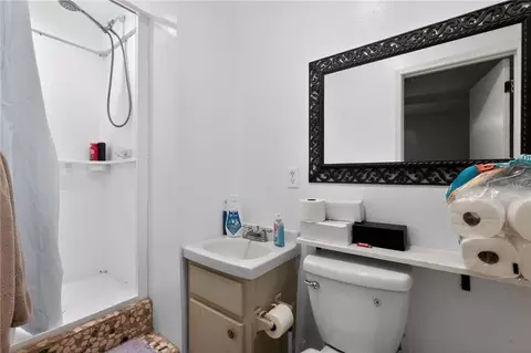 Bath - 4401 Wilmer Dr, Mobile, AL 36619 photo 1 of 3