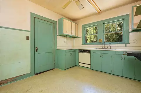Kitchen - 2314 Burgett Rd, Mobile, AL 36605 photo 2 of 2