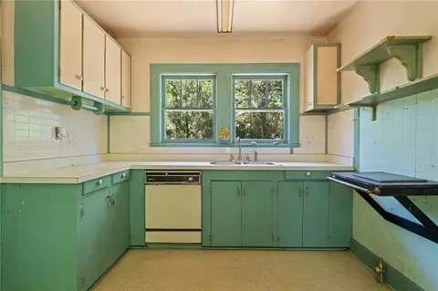 Kitchen - 2314 Burgett Rd, Mobile, AL 36605 photo 1 of 2