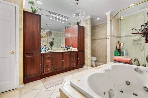 Bath - 1255 Spring Valley Dr E, Mobile, AL 36693 photo 4 of 7