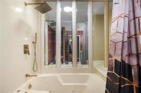 Bath - 1255 Spring Valley Dr E, Mobile, AL 36693 photo 2 of 7