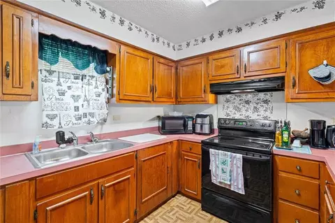 Kitchen - 2714 Moot Ave, Mobile, AL 36606 photo 2 of 3