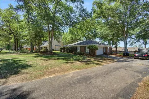 9950 Breckenridge Dr N, Mobile, AL 36608