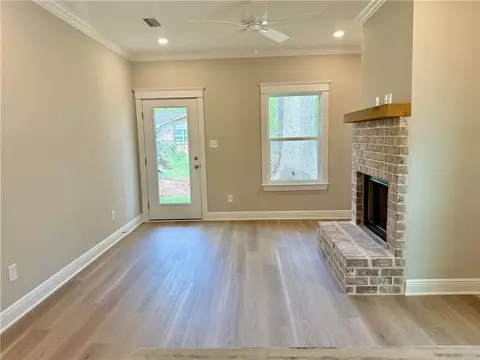 Living - 2290 Snowden Pl, Mobile, AL 36609 photo 4 of 5