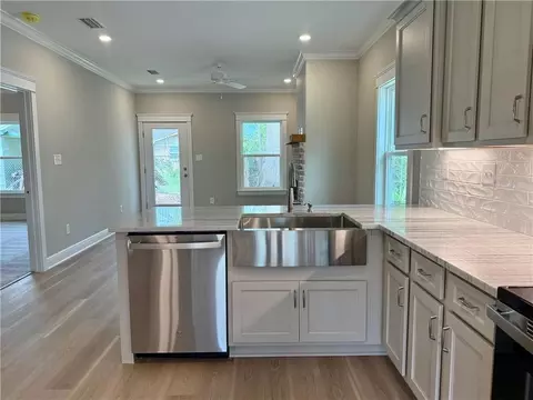 Kitchen - 2290 Snowden Pl, Mobile, AL 36609 photo 2 of 3