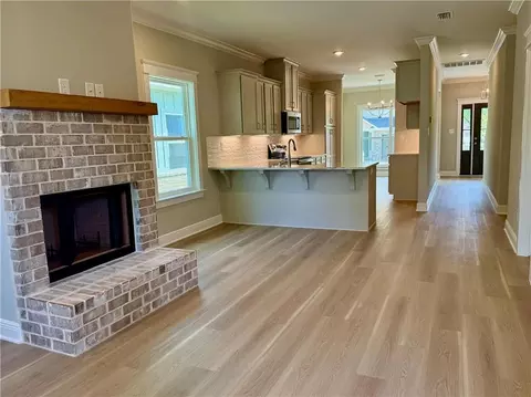 Living - 2290 Snowden Pl, Mobile, AL 36609 photo 3 of 5