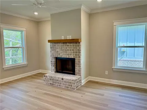 Living - 2290 Snowden Pl, Mobile, AL 36609 photo 2 of 5