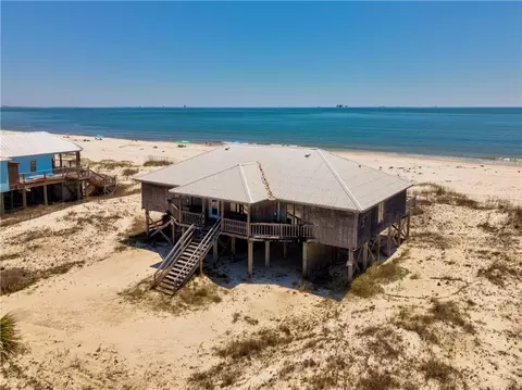 101 Ryan Ct, Dauphin Island, AL 36528