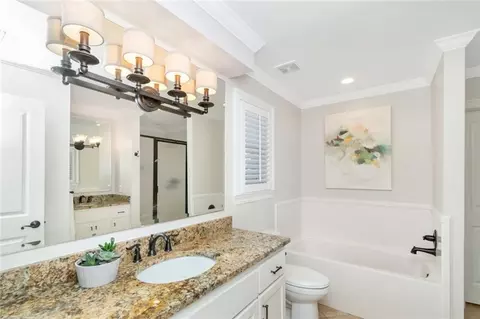 Bath - 460 Winslow Dr, Mobile, AL 36608 photo 2 of 5