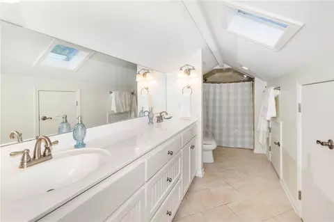 Bath - 460 Winslow Dr, Mobile, AL 36608 photo 4 of 5