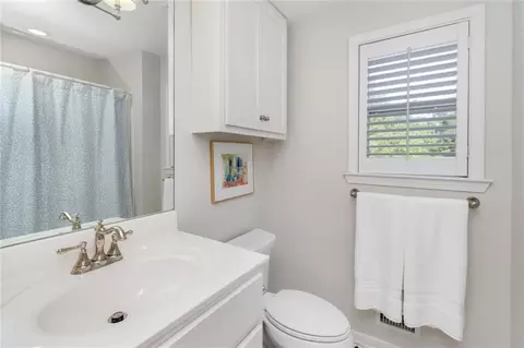 Bath - 460 Winslow Dr, Mobile, AL 36608 photo 5 of 5