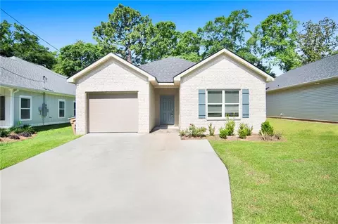 1058 Pinemont Dr, Mobile, AL 36609