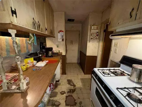 Entry Way - 521 Holiday Ave, Chickasaw, AL 36611 photo 2 of 3