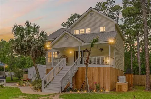 123 Dewberry St, Dauphin Island, AL 36528