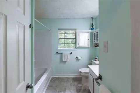 Bath - 1750 Staples Rd, Mobile, AL 36605 photo 4 of 5