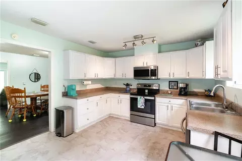Kitchen - 1750 Staples Rd, Mobile, AL 36605 photo 3 of 3