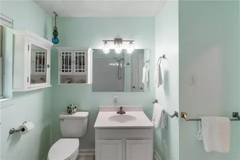 Bath - 1750 Staples Rd, Mobile, AL 36605 photo 5 of 5