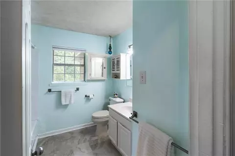 Bath - 1750 Staples Rd, Mobile, AL 36605 photo 3 of 5