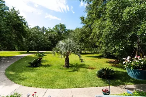 Exterior - 1750 Staples Rd, Mobile, AL 36605 photo 3 of 8