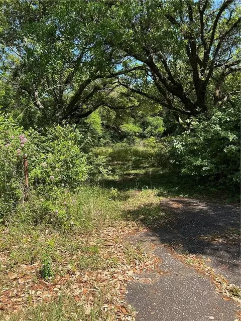 213 East Dr, Mobile, AL 36608 photo 2