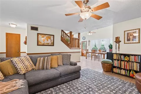 Living - 2140 Luckner Ct, Mobile, AL 36618 photo 3 of 3