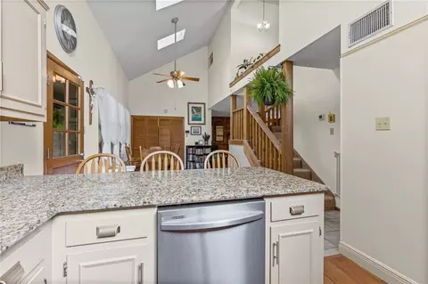 Kitchen - 2140 Luckner Ct, Mobile, AL 36618 photo 3 of 3