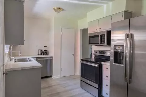 Kitchen - 6463 Tillery Dr, Mobile, AL 36608 photo 2 of 2