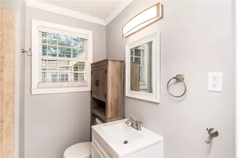 Bath - 263 Border Dr E, Mobile, AL 36608 photo 1 of 3
