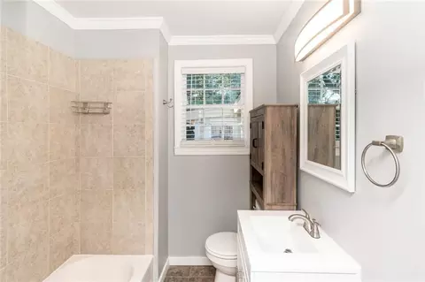 Bath - 263 Border Dr E, Mobile, AL 36608 photo 2 of 3