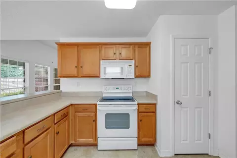 Kitchen - 2520 Rosebud Dr, Mobile, AL 36695 photo 5 of 5