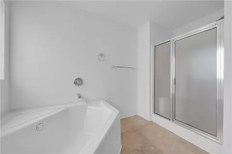 Bath - 2520 Rosebud Dr, Mobile, AL 36695 photo 4 of 5