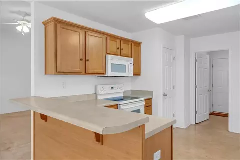Kitchen - 2520 Rosebud Dr, Mobile, AL 36695 photo 2 of 5