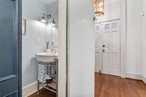 Entry Way - 3863 Old Shell Rd, Mobile, AL 36608 photo 3 of 7