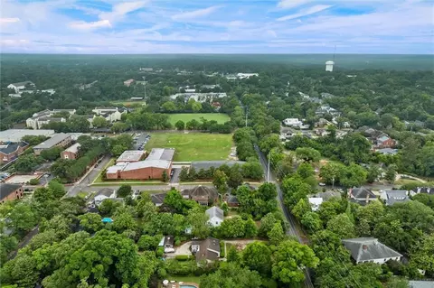 View/Area - 3863 Old Shell Rd, Mobile, AL 36608 photo 5 of 9