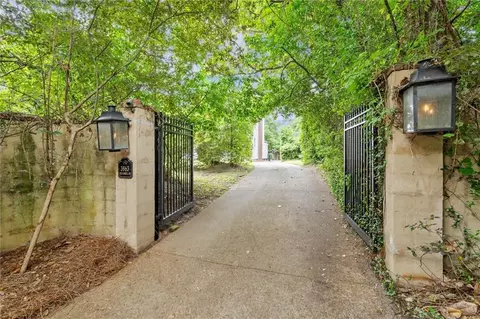 Exterior - 3863 Old Shell Rd, Mobile, AL 36608 photo 3 of 13