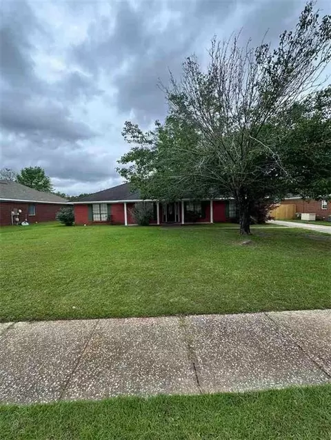 5469 Henning Dr W, Mobile, AL 36619
