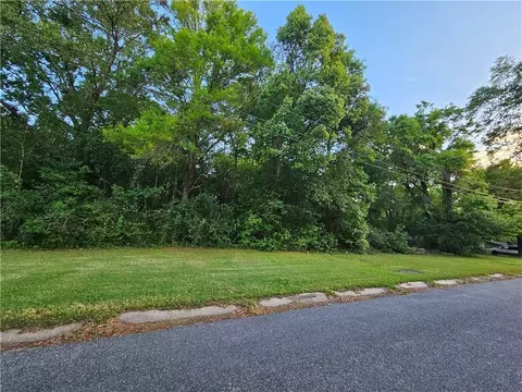 7225 Peachtree Ln, Mobile, AL 36618