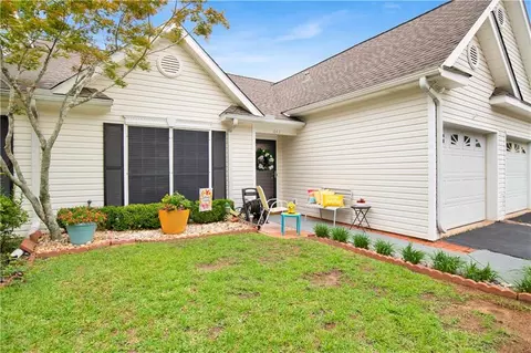 Exterior - 643 Spring Lake Ct, Mobile, AL 36695 photo 1 of 8