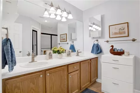 Bath - 643 Spring Lake Ct, Mobile, AL 36695 photo 1 of 3