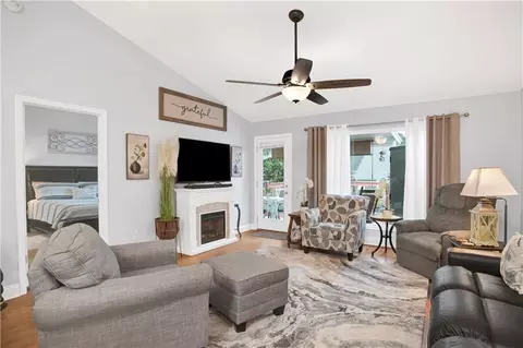 Living - 643 Spring Lake Ct, Mobile, AL 36695 photo 1 of 2