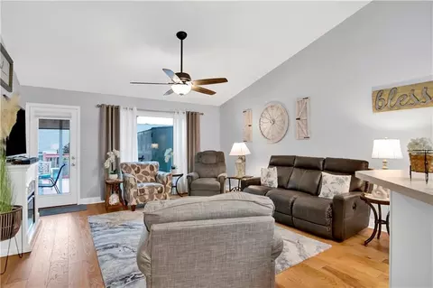 Living - 643 Spring Lake Ct, Mobile, AL 36695 photo 2 of 2